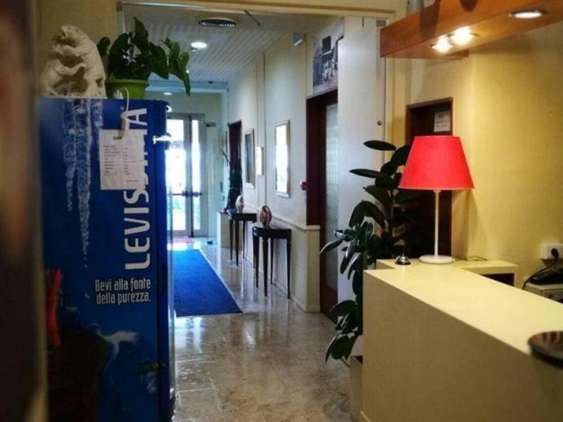 Hotel Riviera Римини Экстерьер фото