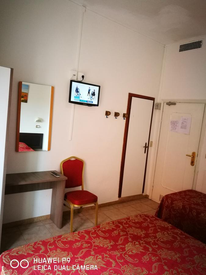 Hotel Riviera Римини Экстерьер фото