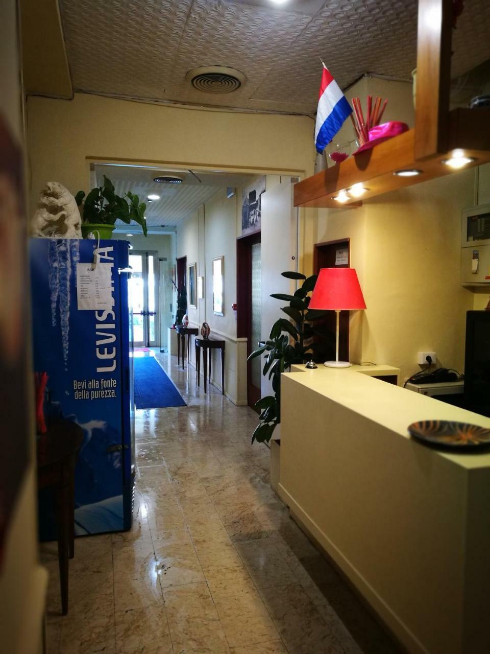 Hotel Riviera Римини Экстерьер фото